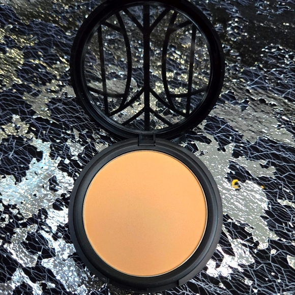 🆕 Powder Foundation, Highlighter and Mascara - Picture 5 of 5